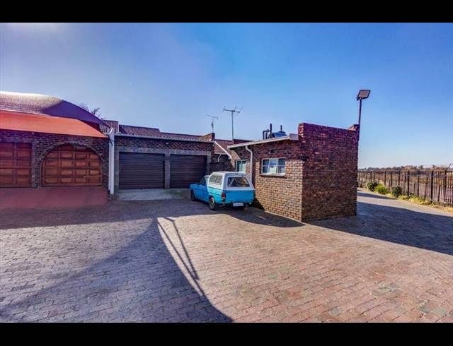 3 BEDROOM TOWNHOUSE FOR SALE IN EDLEEN